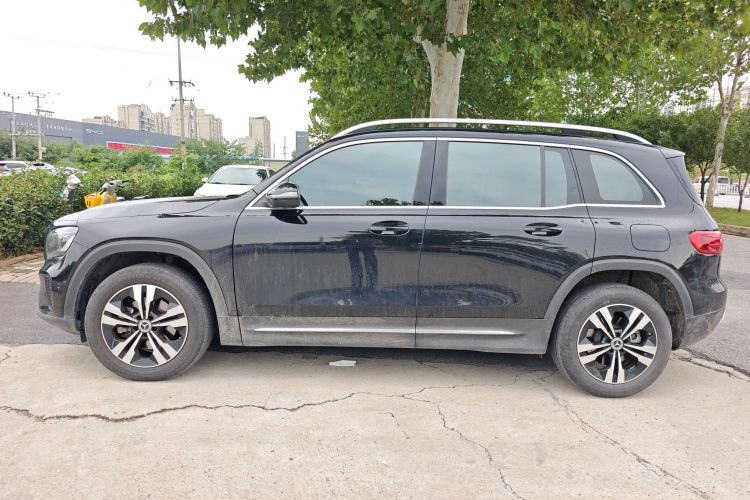 奔驰GLB 2024款 GLB 200 时尚型车身外观4