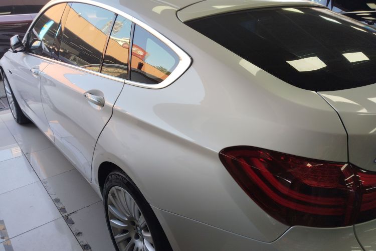 宝马5系GT 2015款 535i 领先型车身外观4