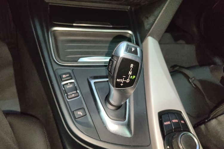 宝马3系 2015款 316Li 时尚型中控内饰18