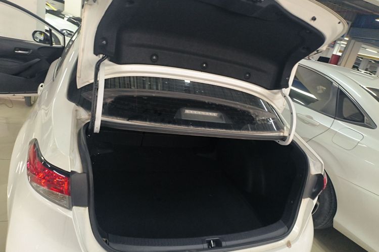 丰田 雷凌 2023款 185T CVT豪华版局部细节23