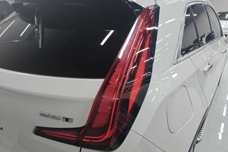 凯迪拉克XT4 2021款 28T 两驱技术型车身外观9