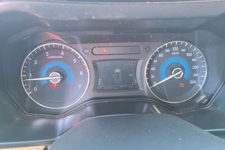 东风风光 风光580 2021款 改款 ☆星版 1.8L 手动精英型中控内饰14