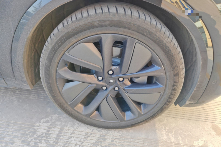 理想汽车 理想L9 2024款 Ultra车身外观6007