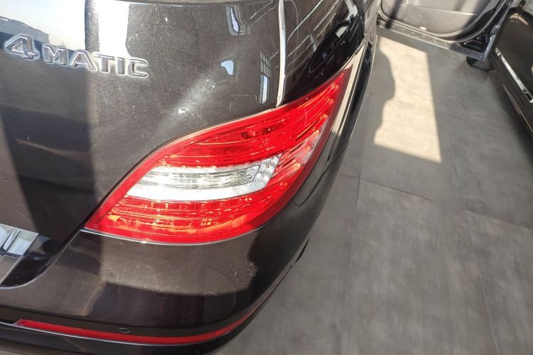 奔驰R级 2017款 R 320 4MATIC 商务型臻藏版车身外观9