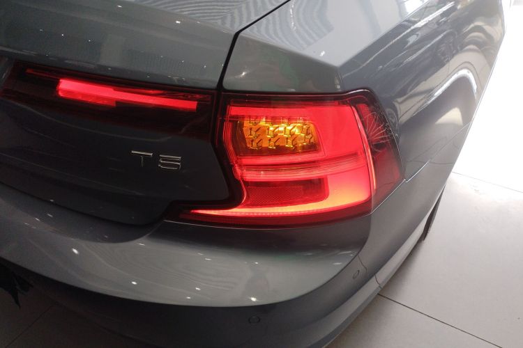 沃尔沃S90 2017款 T5 智远版车身外观6003