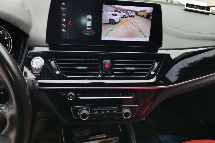 宝马1系 2021款 改款 125i M运动曜夜版中控内饰16