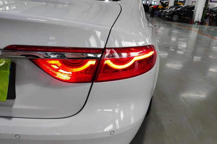 捷豹XFL 2018款 XFL 2.0T 250PS 豪华版车身外观9