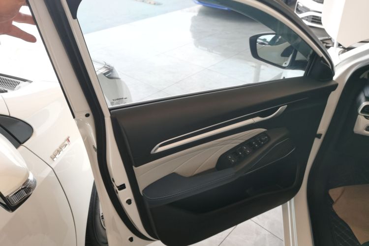 吉利汽车 帝豪 2022款 第4代 1.5L CVT旗舰型中控内饰7007