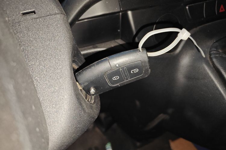 江铃福顺 2023款 2.0T 手动短轴中顶商运型多功能乘用车5座中控内饰11