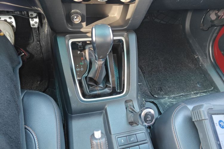 北京越野 北京BJ40 2016款 2.3T 自动四驱尊享版中控内饰18