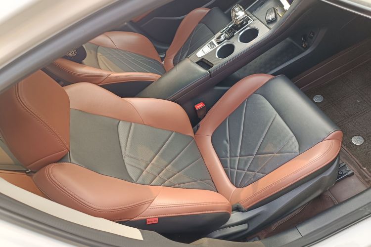 长安 逸动 2022款 PLUS 蓝鲸NE 1.4T GDI DCT尊贵版局部细节41