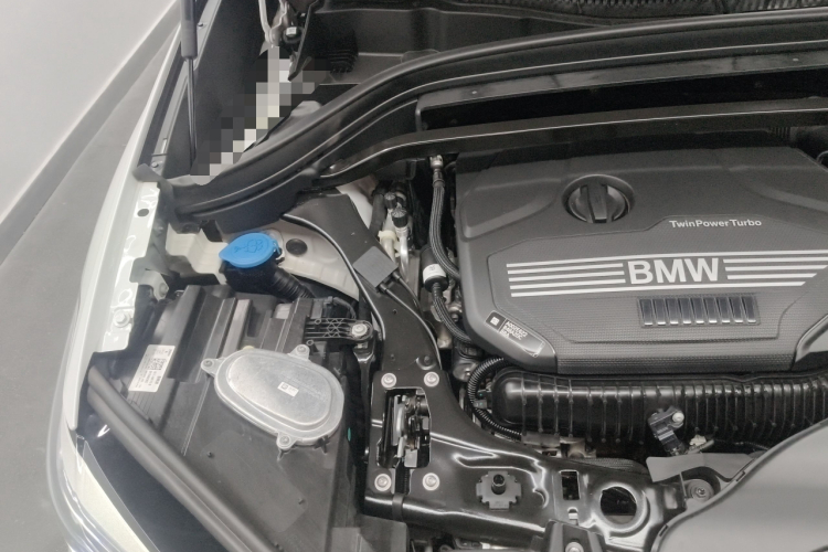 宝马X1 2022款 sDrive25Li 领先型机舱底盘25