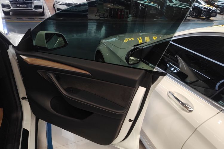 特斯拉 Model Y 2022款 改款 后轮驱动版中控内饰7005