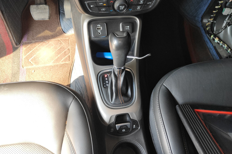 Jeep 指南者 2017款 200T 自动家享版中控内饰18