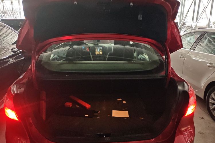 福特 福克斯 2012款 三厢 1.6L 自动舒适型局部细节23