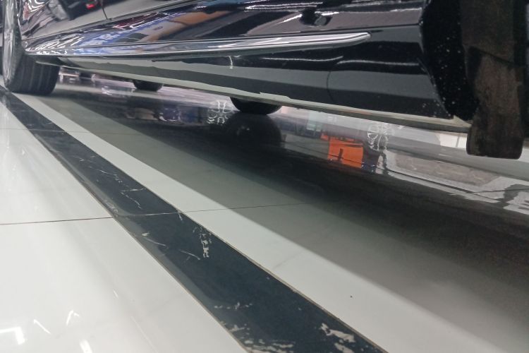 奔驰E级 2020款 E 300 L 运动豪华型局部细节9002