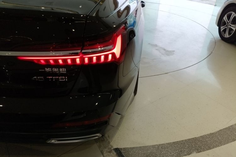 奥迪A6L 2021款 45 TFSI 臻选动感型车身外观9