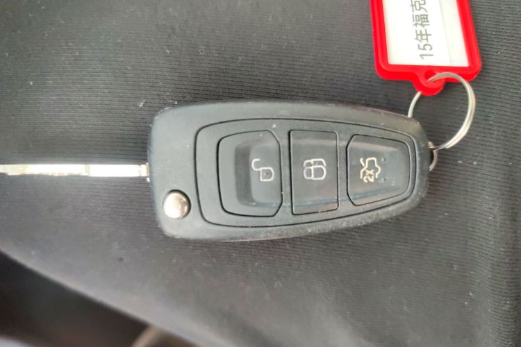 福特 福克斯 2015款 三厢 1.6L 自动风尚型中控内饰11