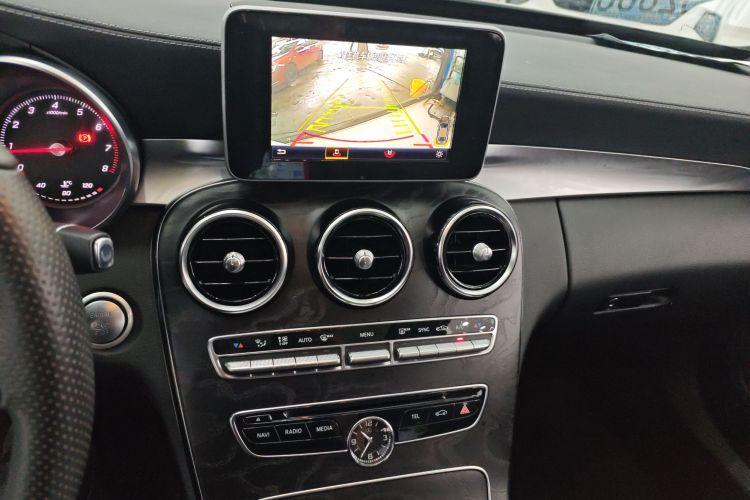 奔驰C级 2017款 C 180 L 运动版中控内饰16