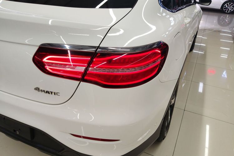 奔驰GLC轿跑 2017款 GLC 200 4MATIC 轿跑SUV车身外观9