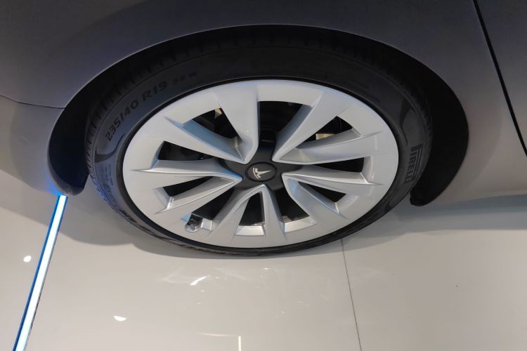 特斯拉 Model 3 2021款 标准续航后驱升级版车身外观6008