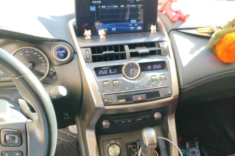 雷克萨斯NX 2020款 300h 前驱 锋尚版 国VI中控内饰16