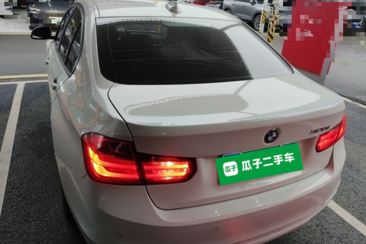 宝马3系 2015款 320i 超悦版时尚型车身外观6