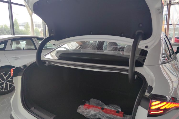 吉利银河 银河L6 2025款 EM-i 60km 探索版机舱底盘23