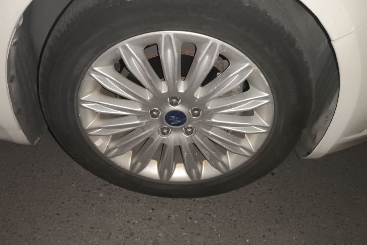 福特 蒙迪欧 2013款 2.0L GTDi200时尚型车身外观10