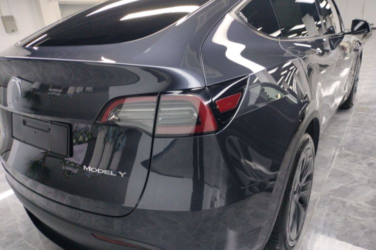 特斯拉 Model Y 2024款 长续航全轮驱动版车身外观9