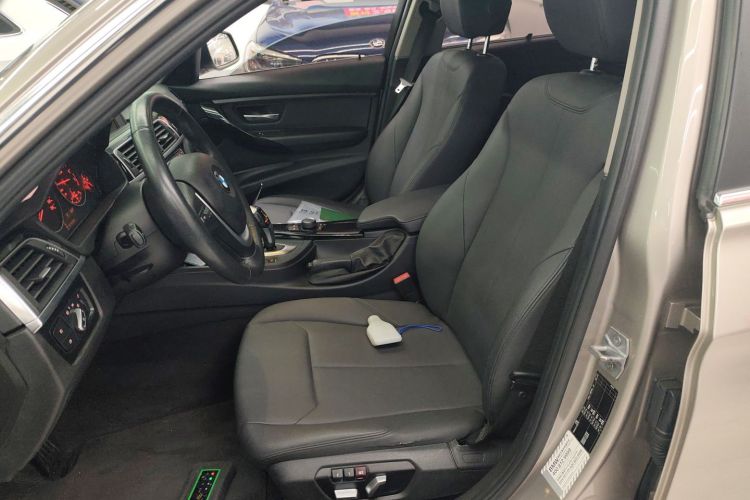 宝马3系 2017款 320Li 时尚型中控内饰19