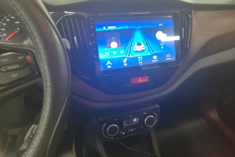 一汽 森雅R7 2016款 1.6L 手动豪华型局部细节16