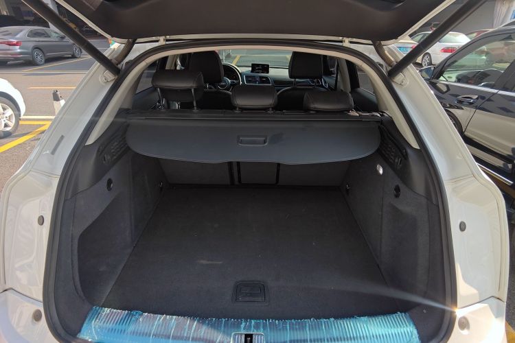 奥迪Q3 2018款 30周年年型 30 TFSI 时尚型机舱底盘23