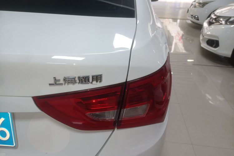 别克 英朗 2015款 15N 自动精英型车身外观9