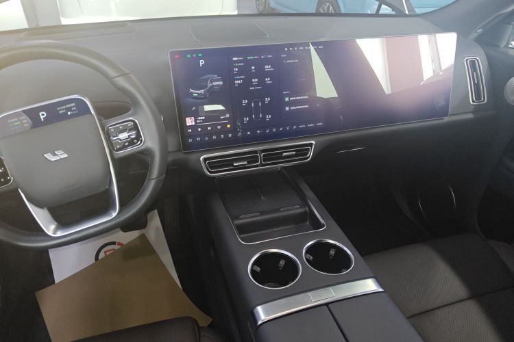 理想汽车 理想L8 2023款 Air中控内饰16