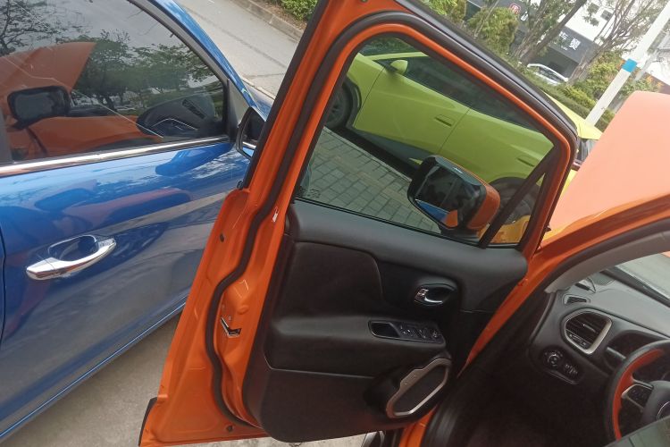 Jeep 自由侠 2017款 180T 自动动能版+中控内饰7007