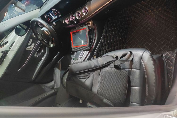 奔驰E级 2019款 改款 E 300 L 运动豪华型局部细节41