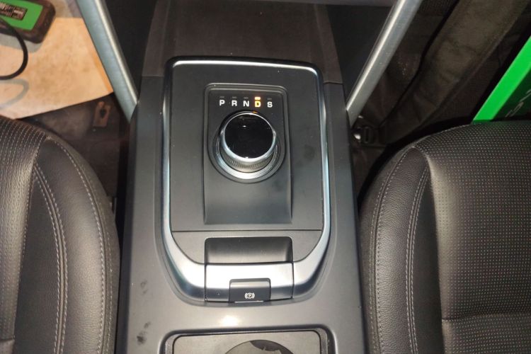 路虎 发现神行 2018款 240PS SE版中控内饰18