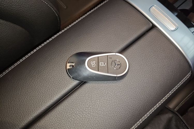 奔驰C级 2024款 改款三 C 260 L 运动版中控内饰11