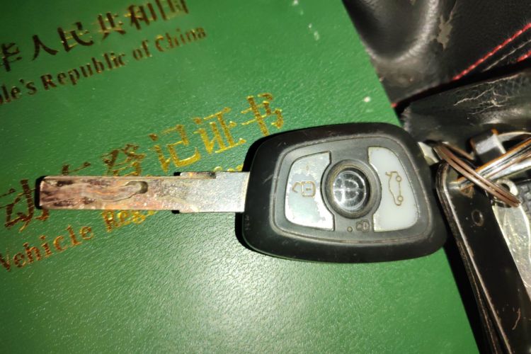 中华V3 2015款 1.5L 手动精英型中控内饰11