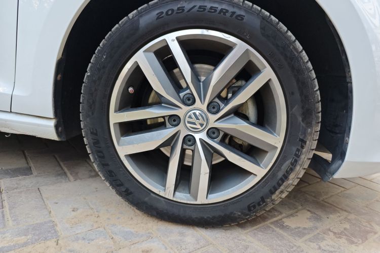 大众 高尔夫 2016款 230TSI 自动豪华型车身外观10