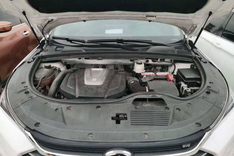 比亚迪 唐 2019款 2.0T 自动智联尊贵型 5座 国VI机舱底盘24