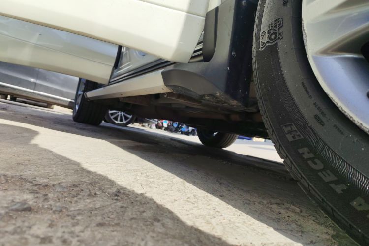 丰田 汉兰达 2015款 2.0T 四驱豪华版 7座局部细节9001