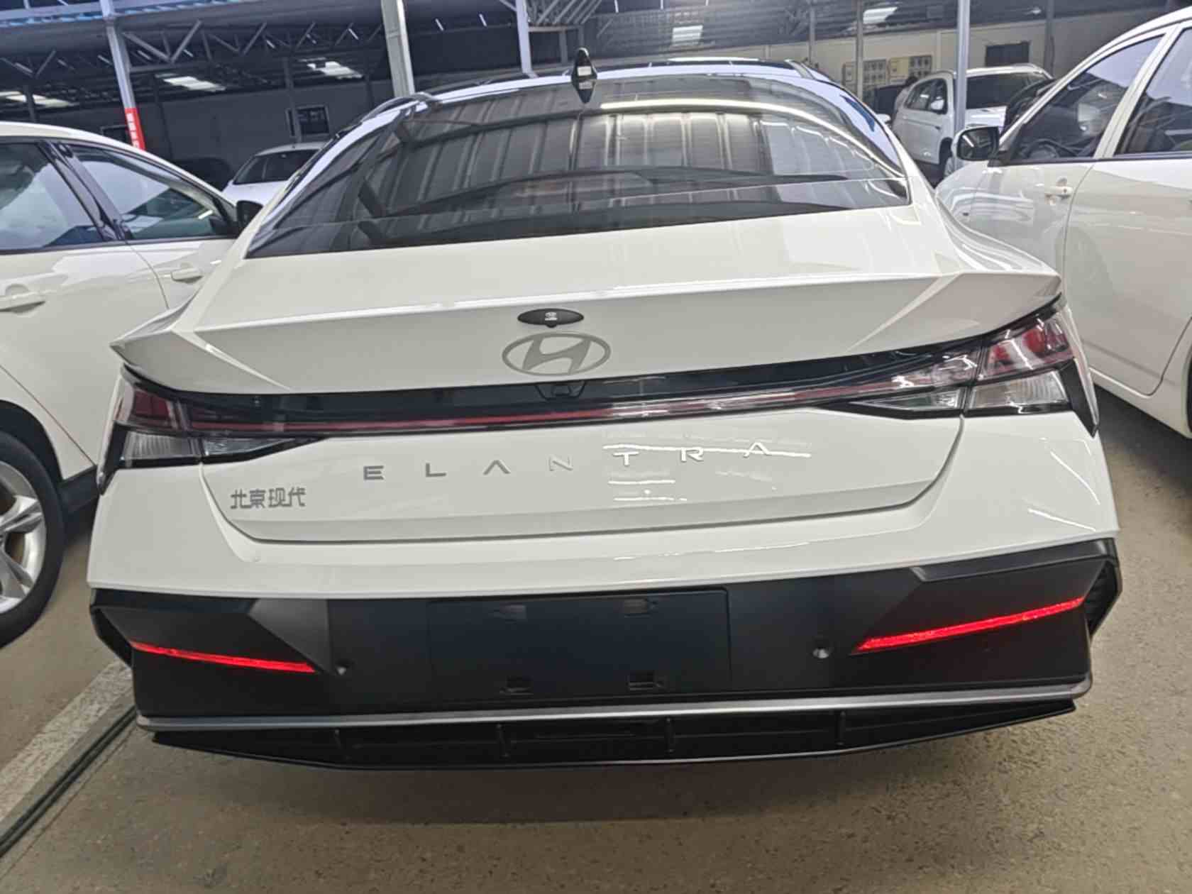 现代 伊兰特 2023款 1.5L CVT LUX尊贵版(3)