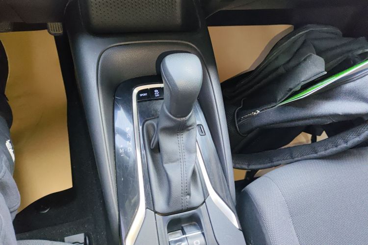 丰田 卡罗拉 2019款 1.2T S-CVT GL先锋版中控内饰18