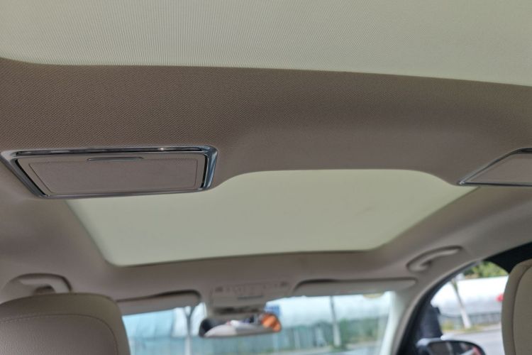 奔驰C级 2018款 C 200 L 4MATIC 运动版中控内饰22