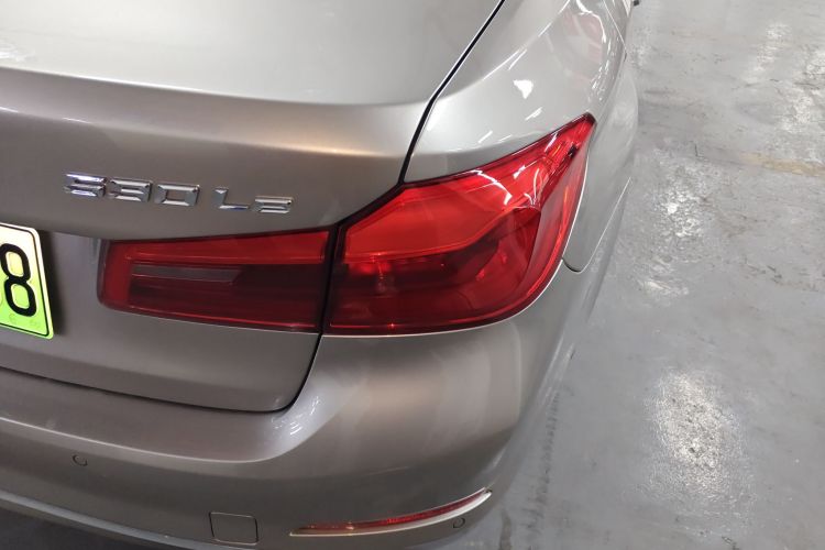 宝马5系新能源 2020款 530Le 豪华套装车身外观9