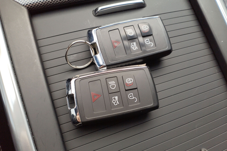 捷豹XEL 2020款 2.0T 200PS R-DYNAMIC S进取运动版中控内饰7001