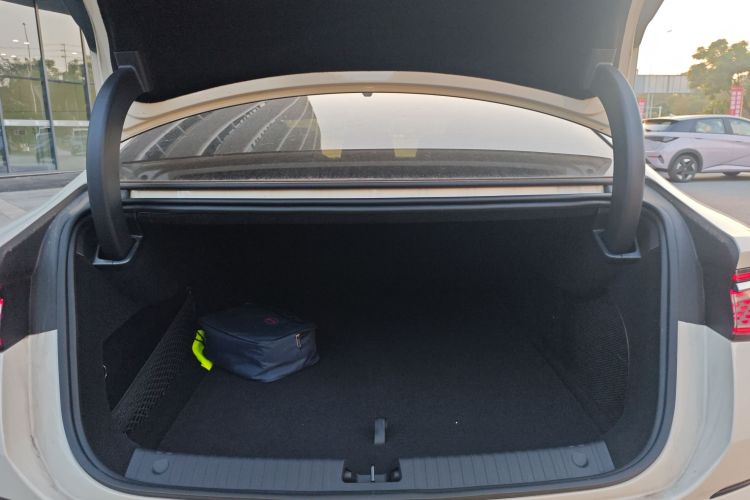 比亚迪 海豹07 DM-i 2025款 智驾版 DM-i 1.5L 125km 尊贵型机舱底盘23