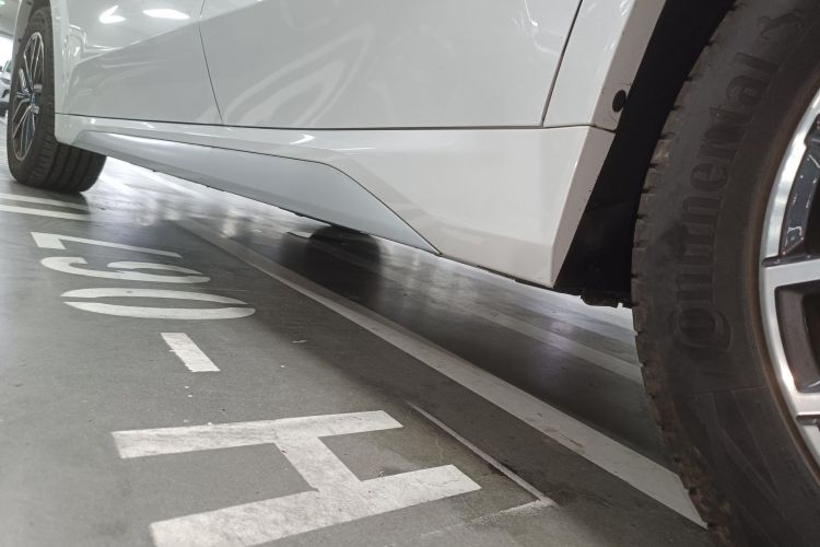 宝马iX1 2023款 eDrive25L M运动套装机舱底盘30